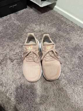 Adidas Swift Sneakers